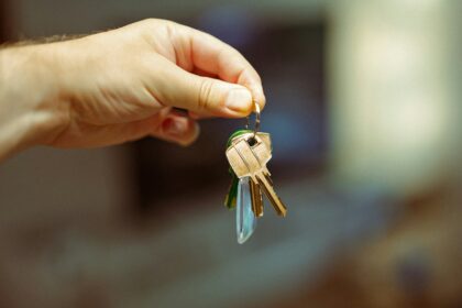 good tenant hold keys for his new home